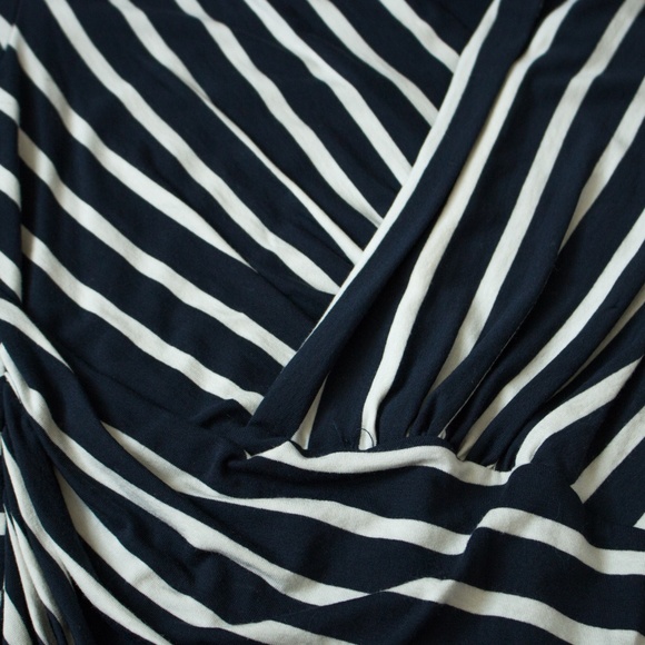 ✨Vince Camuto | Navy Striped 3/4 Sleeve Blouse - Picture 3 of 5